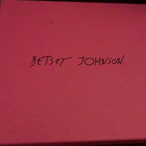 Betsey Johnson Size 7 1/2 Black and gold